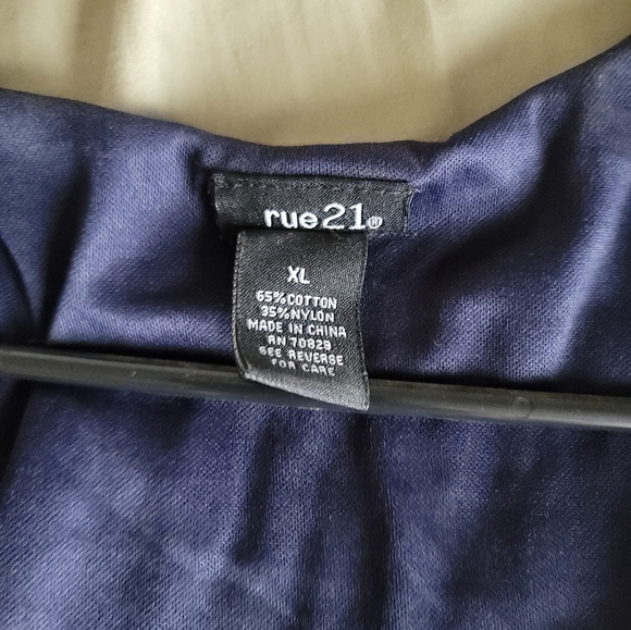 Blue lace party dress - Picture 3 of 3